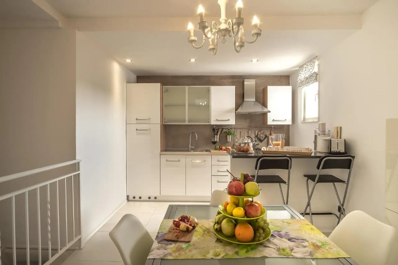 Domus Claudia - Casa Vacanze Syracuse Apartment